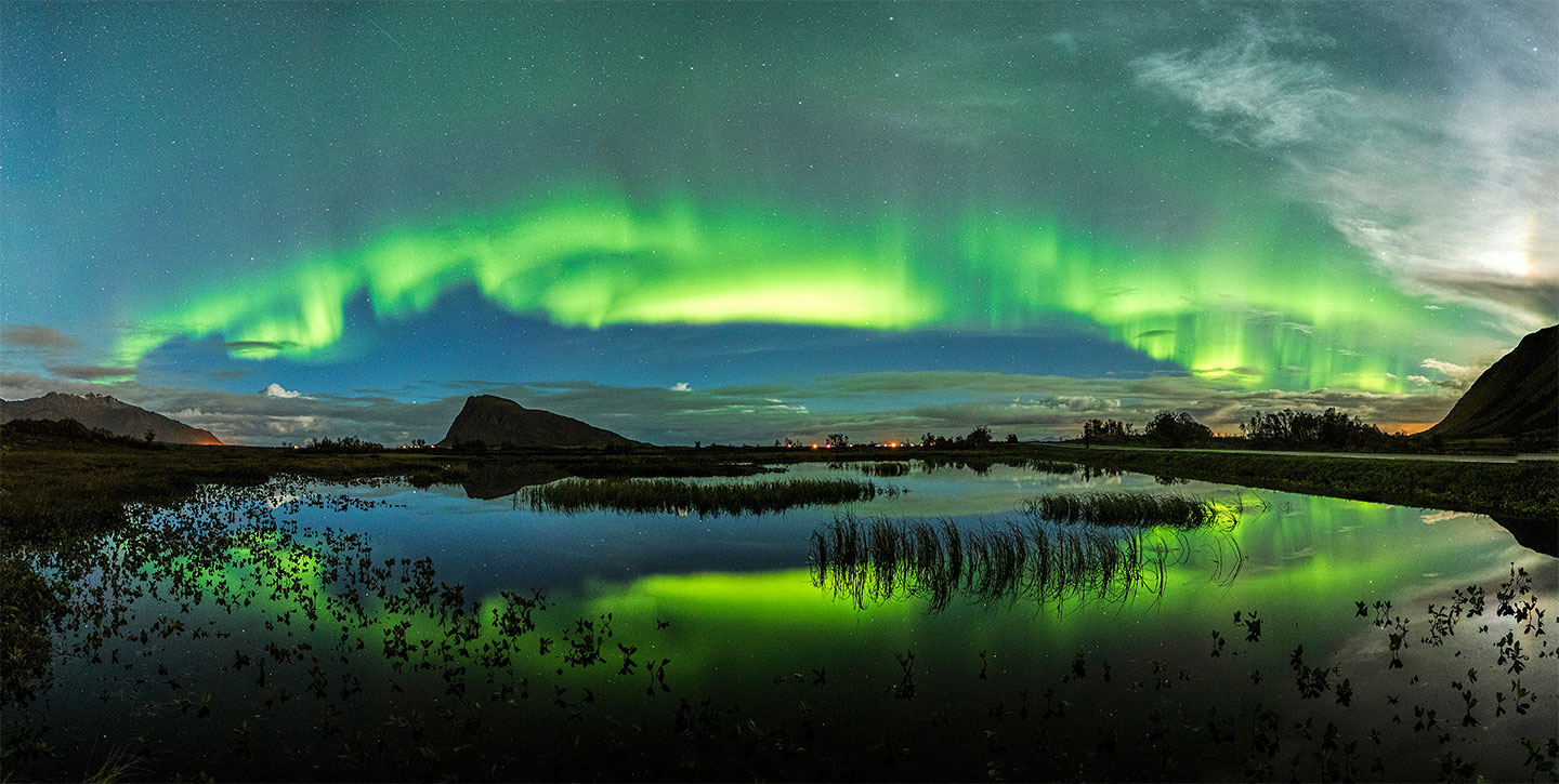 Auroras Over Dammen – Unikt Kunstværk til Dit Hjem