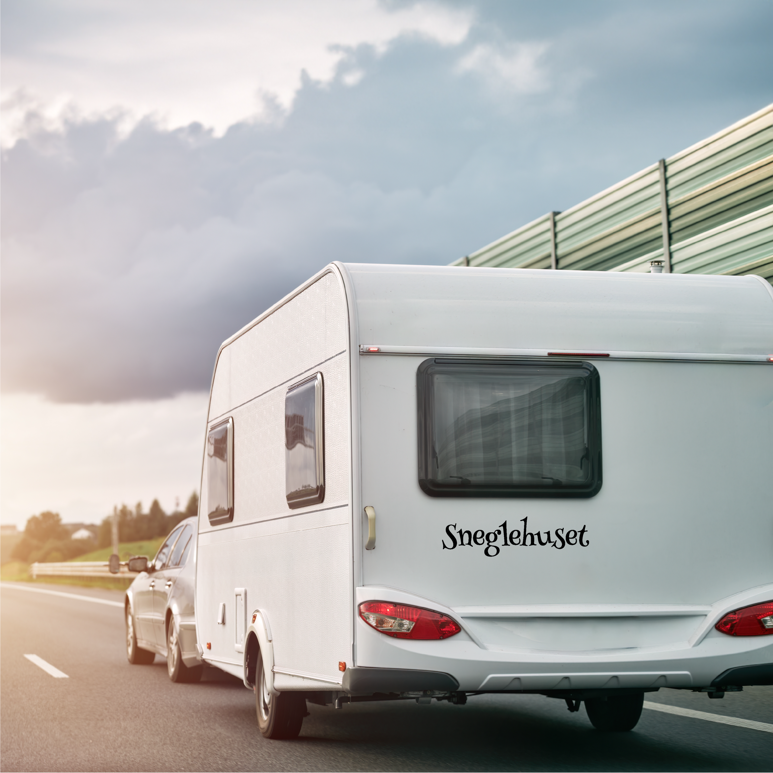 Personliggør Din Campingvogn med Egen Tekst – To Linjer