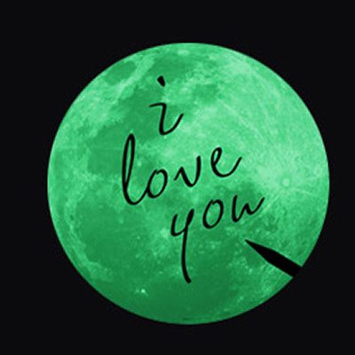 Selvlysende Måne Wallsticker med "I Love You" - Magisk Dekor!