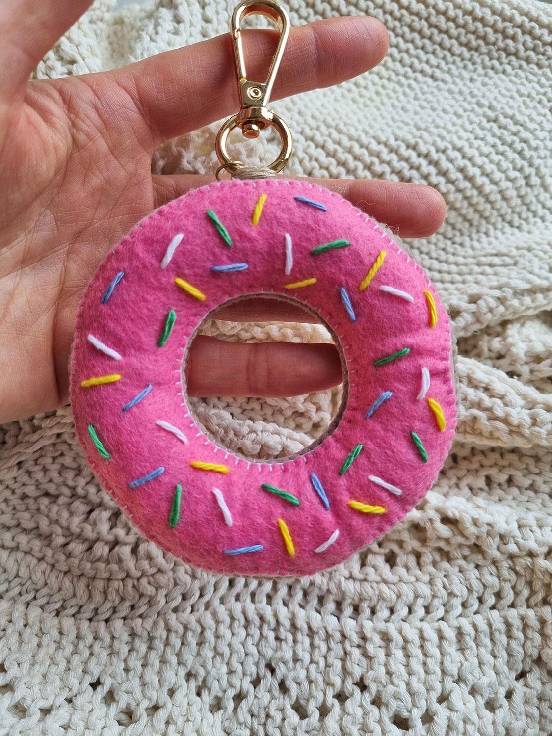Håndlavet Filt Doughnut Nøglering – Unik Hygge Tilbud!