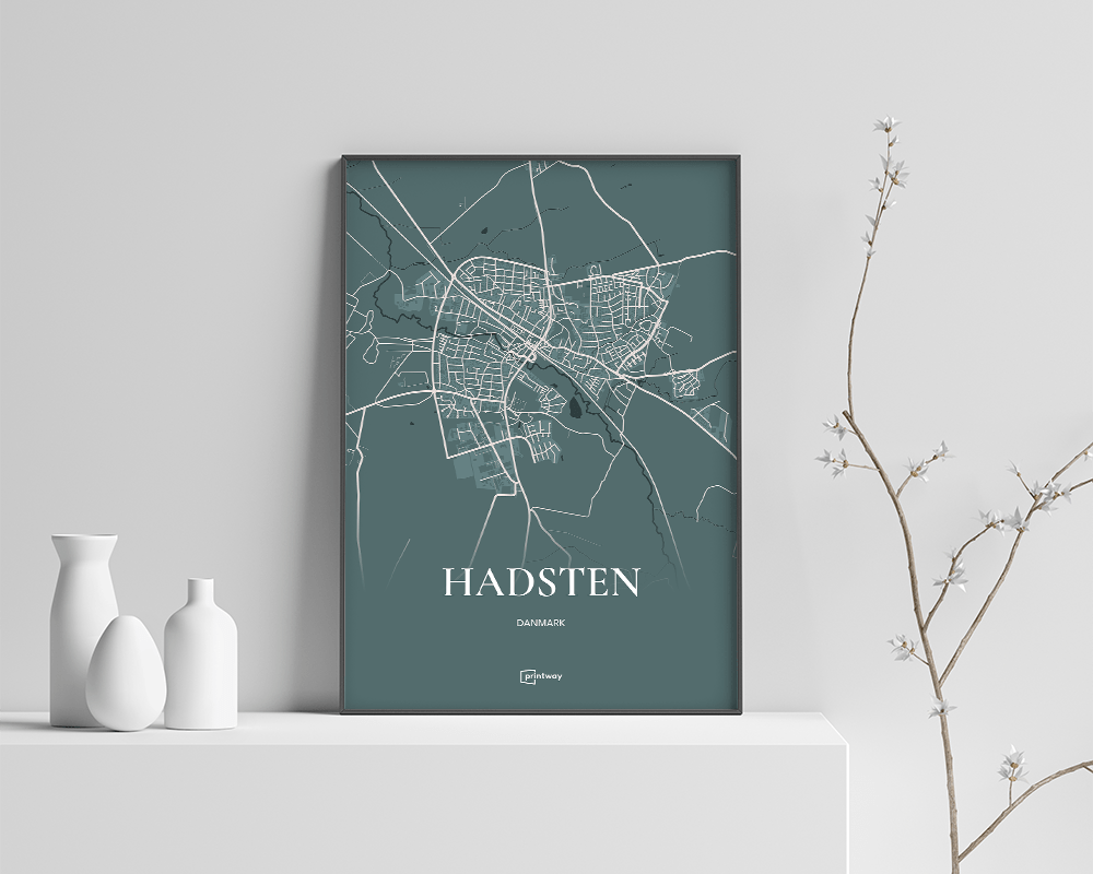 Hadsten Bykort Plakat i Skovgrøn – Elegant Vægkunst