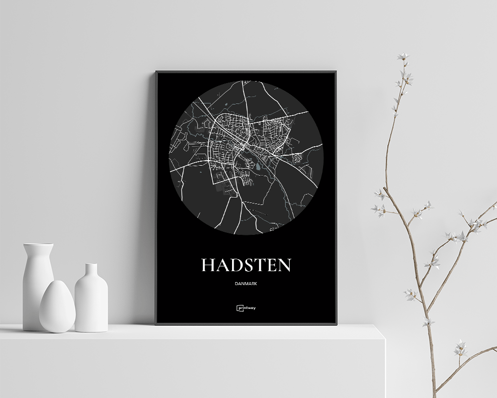 Hadsten Bykort Plakat – Minimalistisk Sort Design 70x100 cm