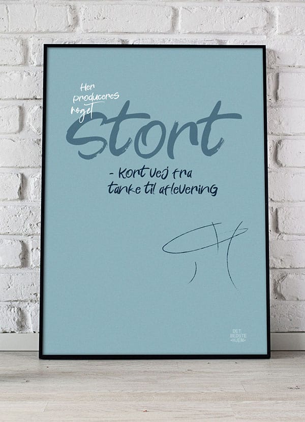 Toiletplakat: "Her Produceres Noget Stort" A4 - Få den nu!