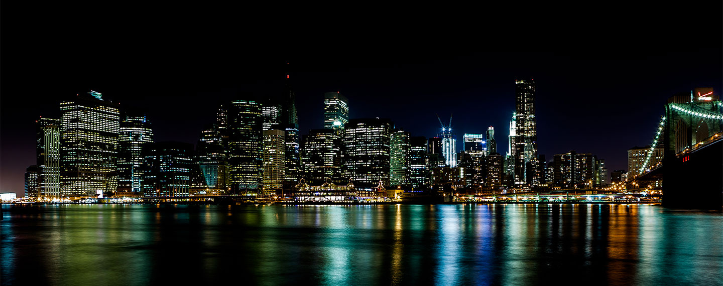 Manhattan Skyline om natten – Kunstværk af Per S. Rensen