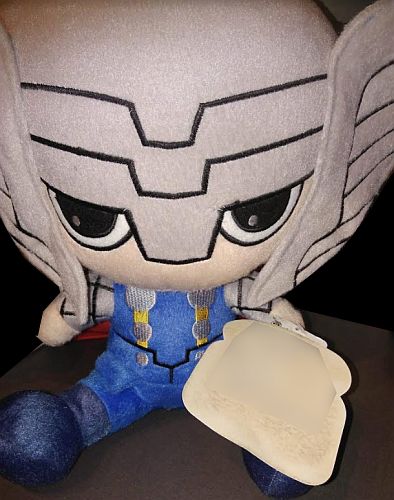 Marvel Thor Siddende Plush - Superhelte Bamse på Udsalg!