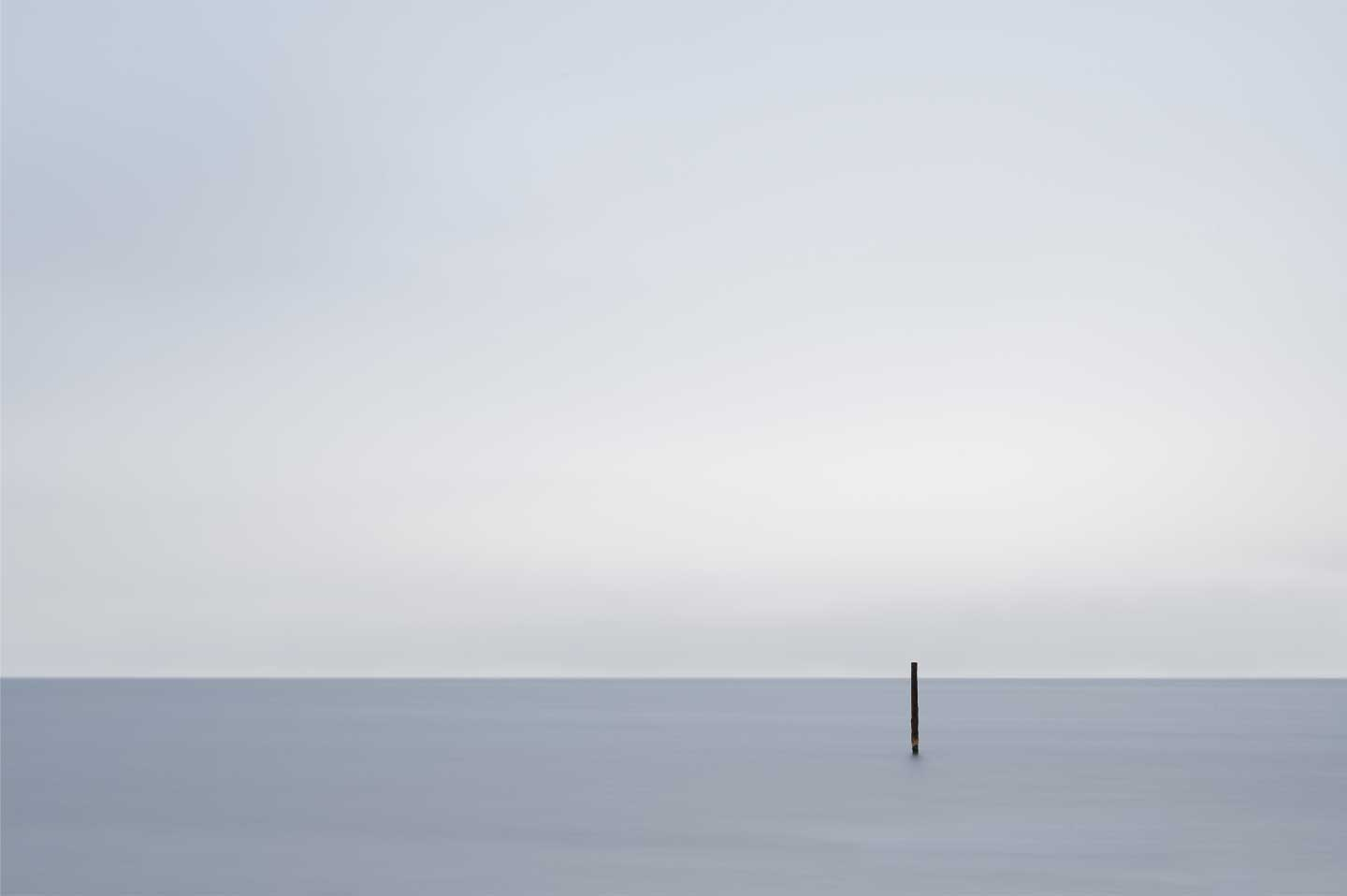 Minimalistisk Hav II – Elegant Fotografi til Dit Hjem