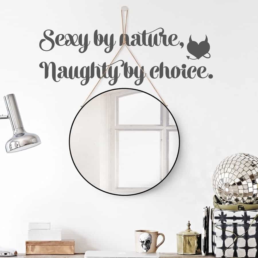 Fræk Vægklistermærke – Sexy By Nature til Soveværelset!