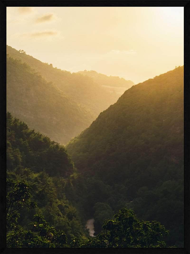 Smuk Plakat med Solnedgang i Bjergene – Naturmotiv