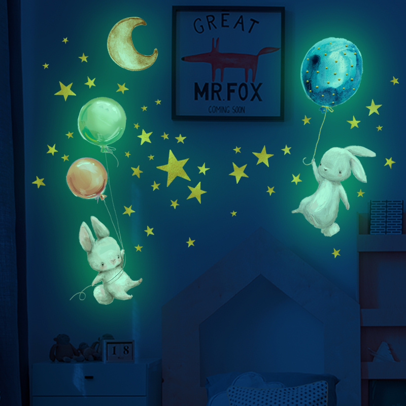 Sød selvlysende wallsticker med kaniner og stjerner