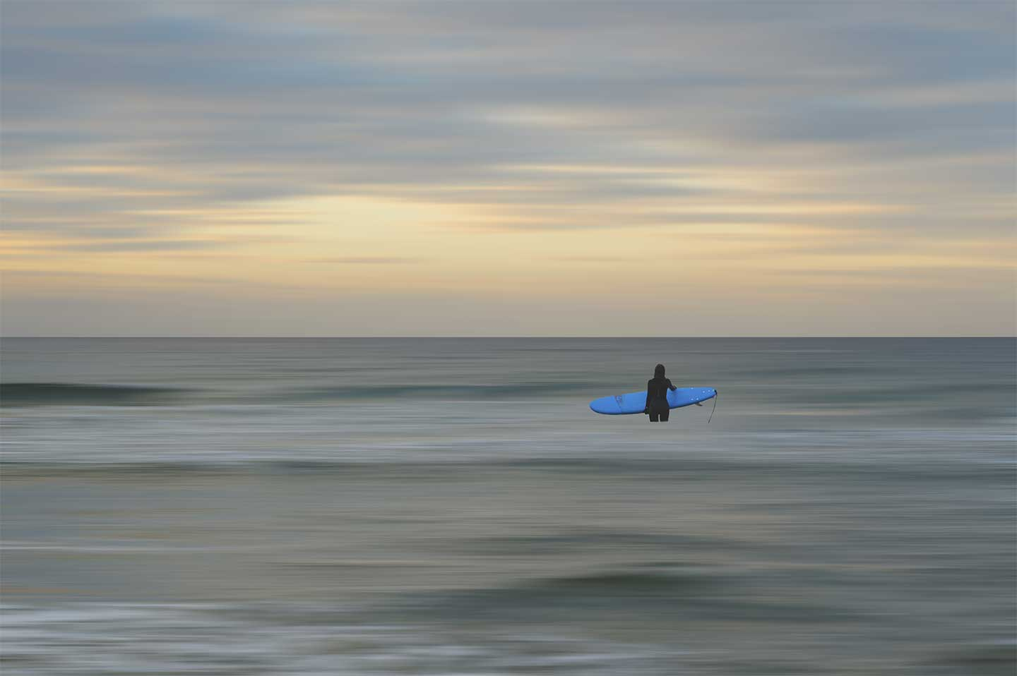 Surfer i Bevægelse - Cato Johan Rød Fotografi til Dit Hjem