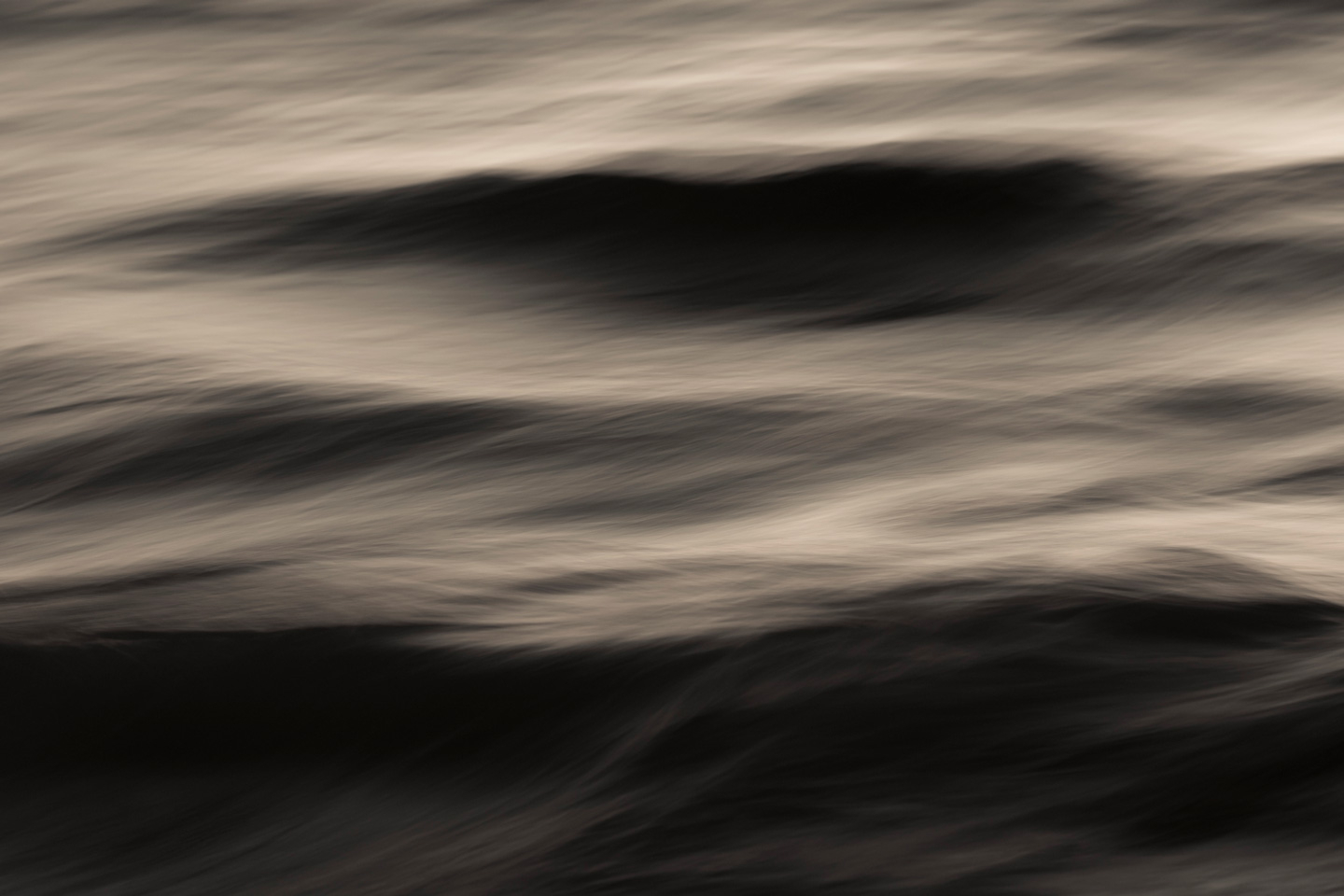 Unik Sort-hvid Fotokunst: Waves XII af Tal Paz-Fridman