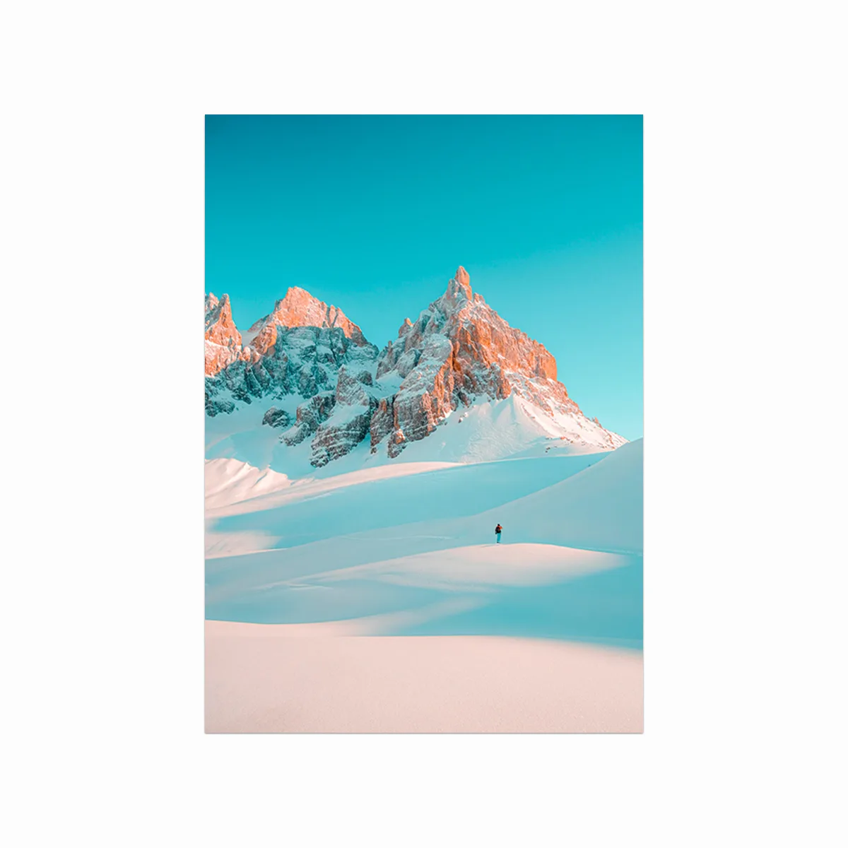 Beroligende Plakat med Bjergtoppe - Naturskøn Indretning