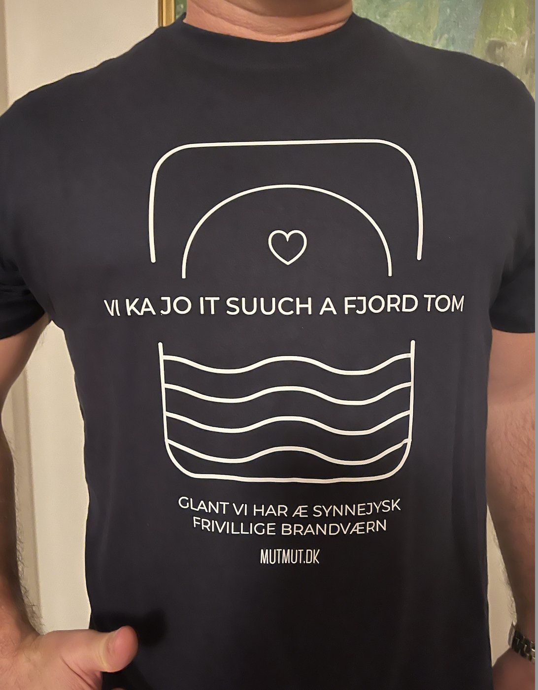 Suuch Fjord T-shirt – Støt brandværnet med dit køb!