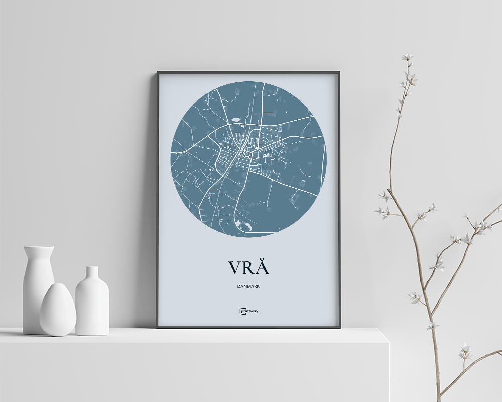 Vrå Bykort Plakat i Havblå – Stilfuld Minimalistisk Design
