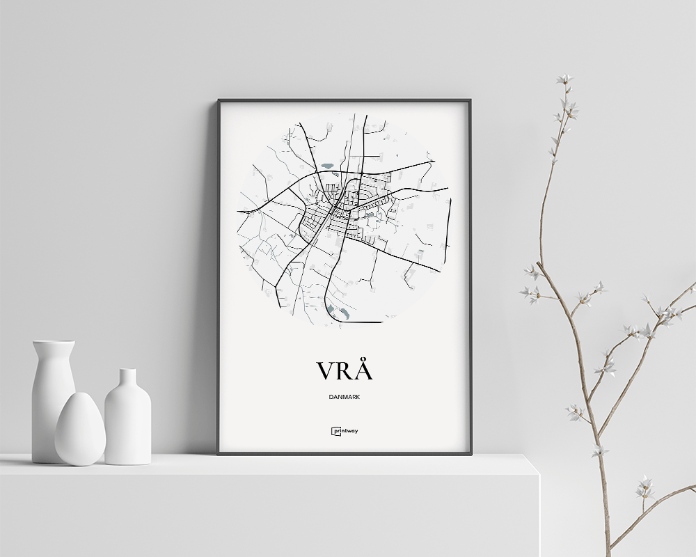 Vrå Bykort Plakat – Elegant Hvid Design 70x100 cm