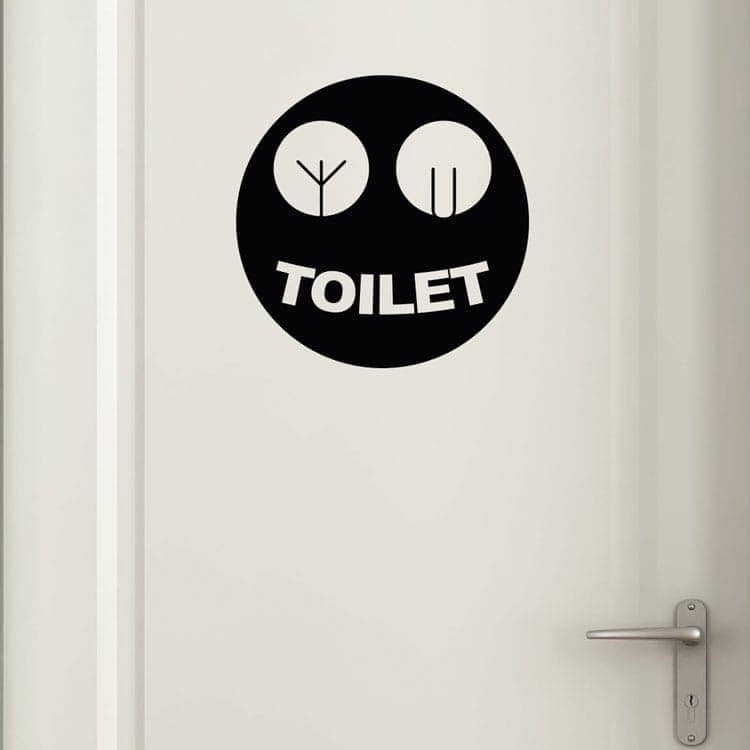 Smiley Toilet Væggemærke – Sjovt Skilt til Badeværelset!