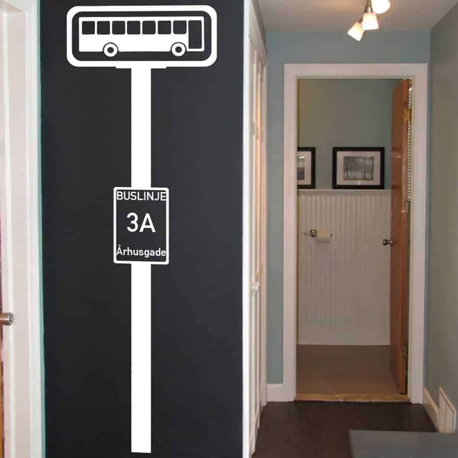 Personligt Busskilt – Unik Wallsticker til Dit Hjem