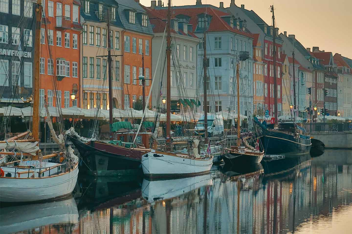 Nyhavn Reflection – Eksklusivt Kunstværk på Tilbud