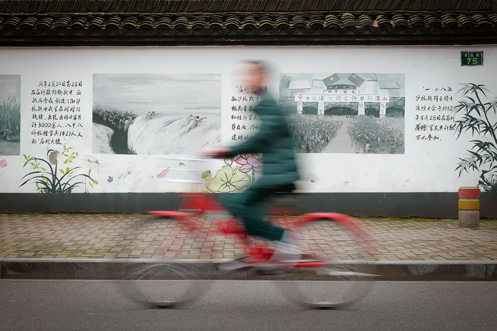 Rød Cykel Fotokunst af Julie Aucoin – Unik Kunsttilbud