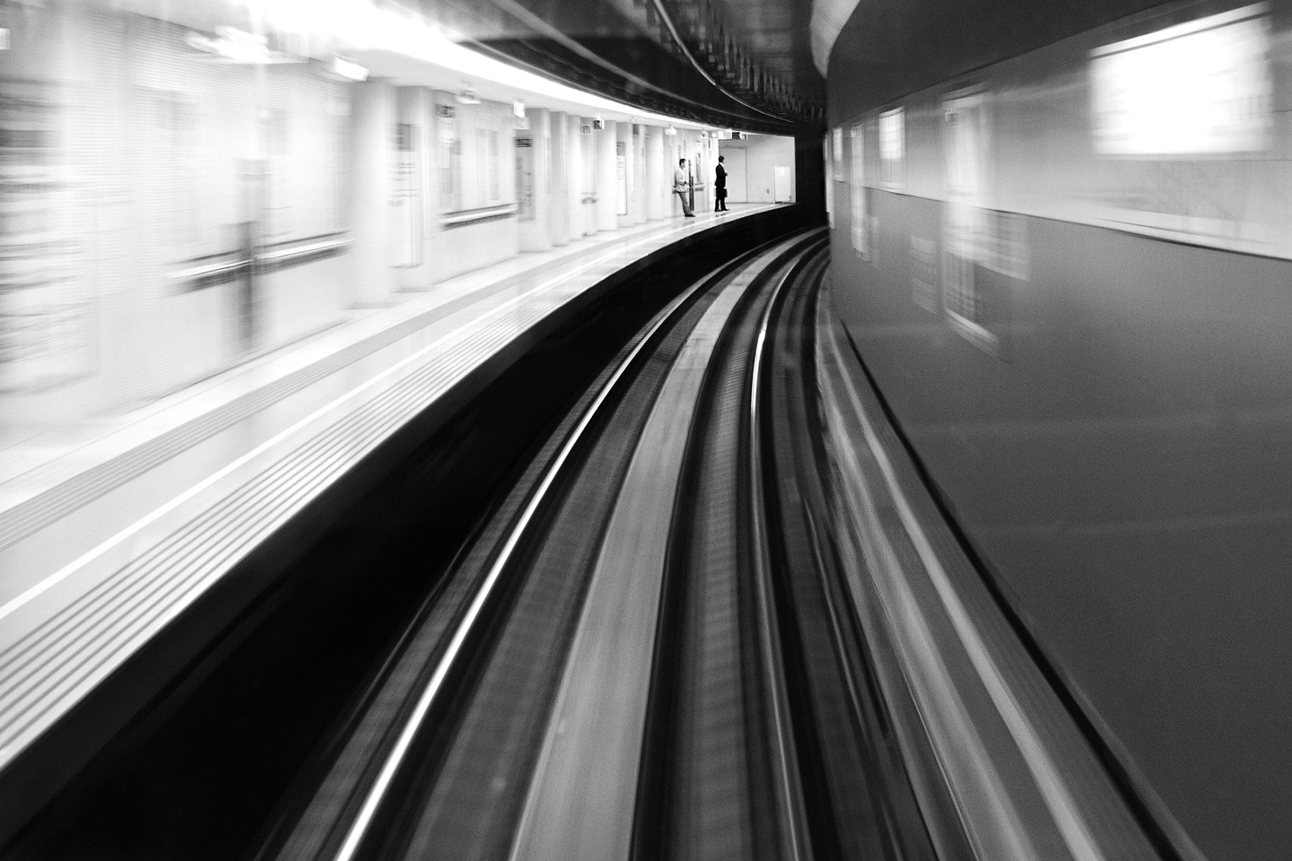 Tokyo Metro - Fotokunst af Julie Aucoin til dit hjem