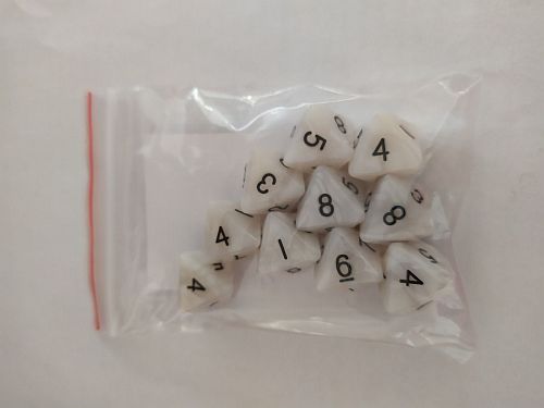 Sæt med 10 D8 Terninger - Kaissa Pearl Ivory Black