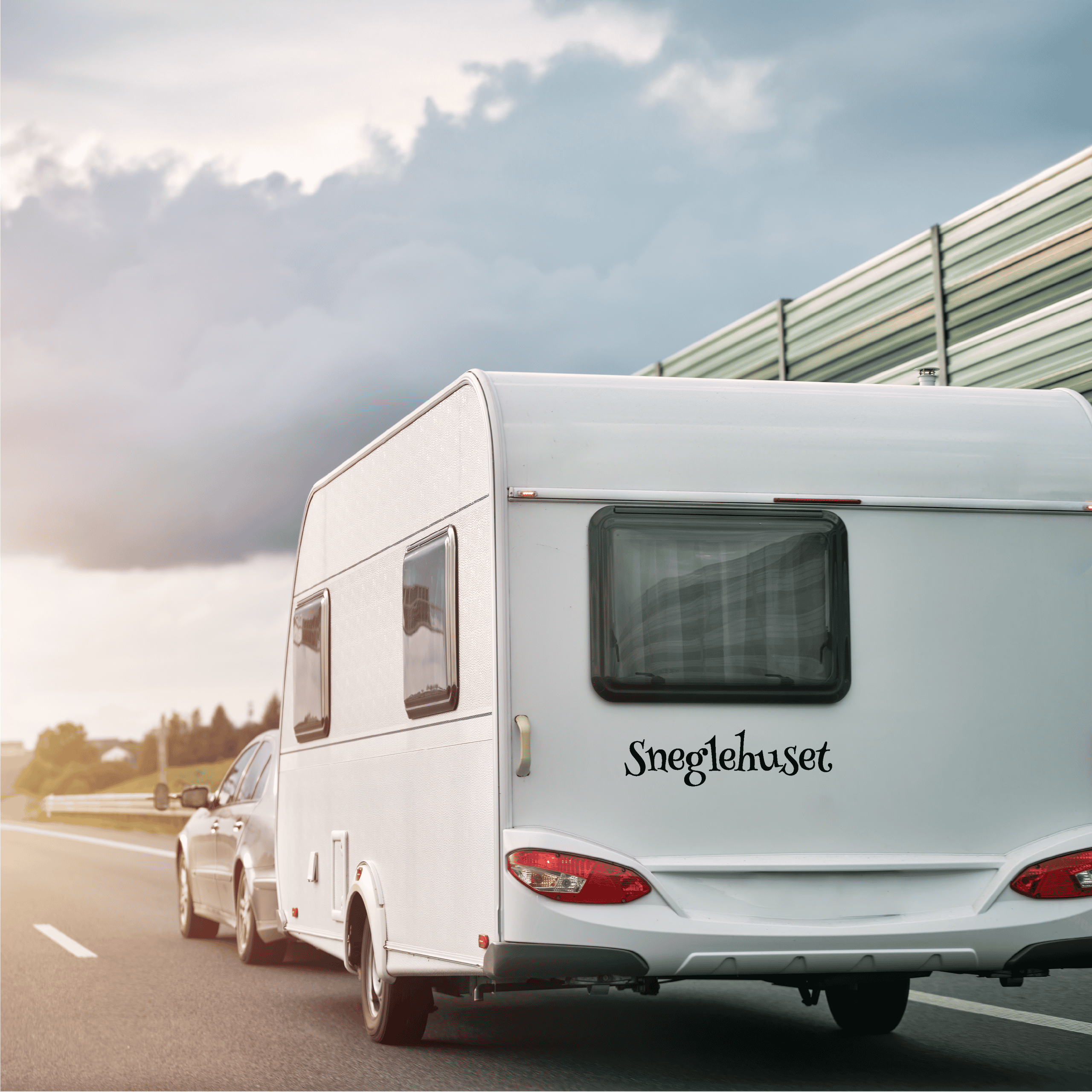 Personliggør Din Campingvogn med Egen Tekst – To Linjer