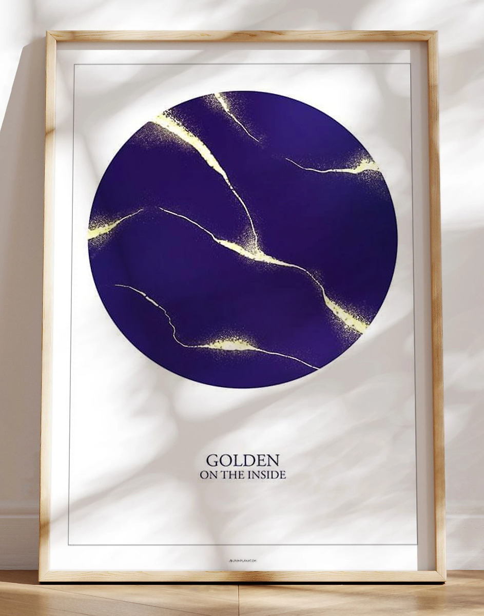 Golden   The Inside Kunstplakat Med Grafisk Guldeffekt